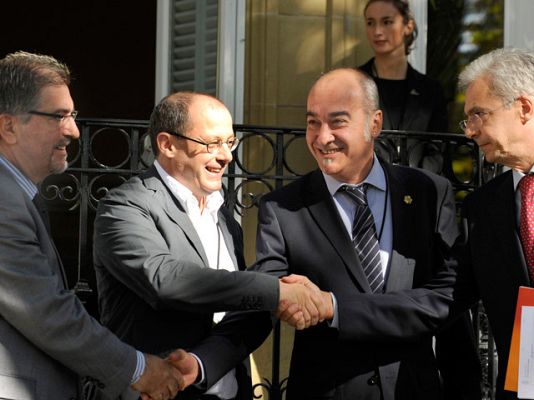 Telediario 1 - Muchos interrogantes en Euskadi