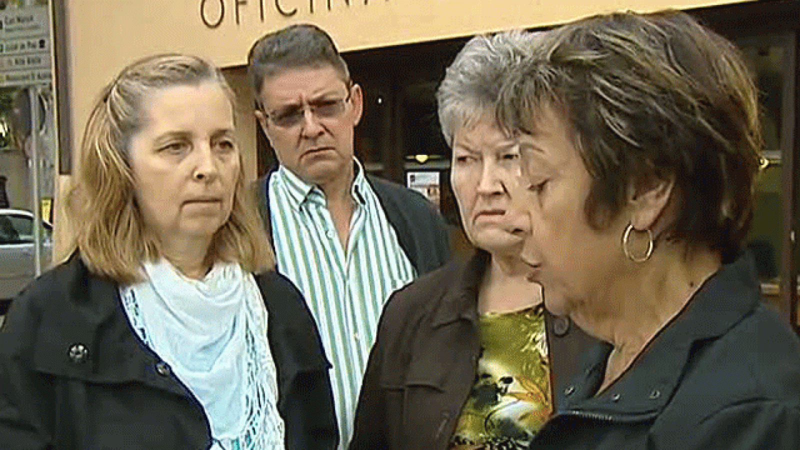 Un cura veta una exposición sobre el cáncer de mama