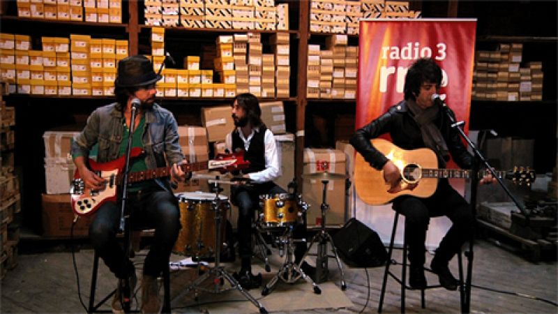 En tu curro: Sidonie - Bajo un cielo azul (De papel celofán) - La radio que se ve | Ver