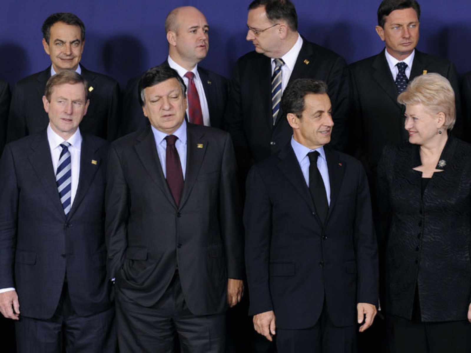 Los líderes europeos aplazan hasta pasado mañana la solución de la crisis del euro