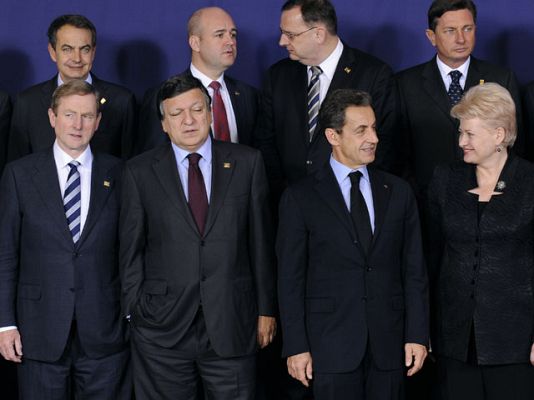 Telediario 1 - Aplazada los planes del euro