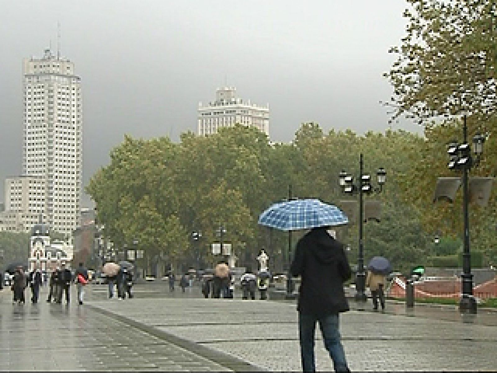Vientos fuertes o muy fuertes y chubascos en el tercio occidental