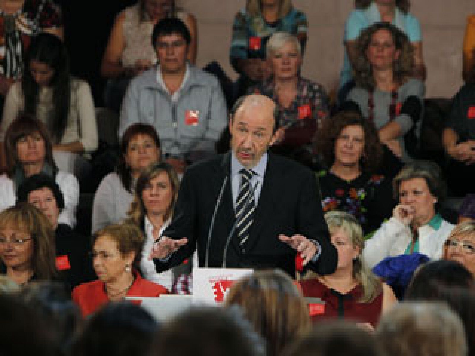 Rubalcaba defiende que sólo con austeridad no se sale de la crisis