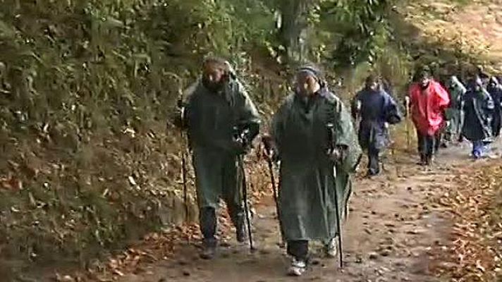 Telediario 1 - Las chicas de la 'sincro' peregrinan a Santiago