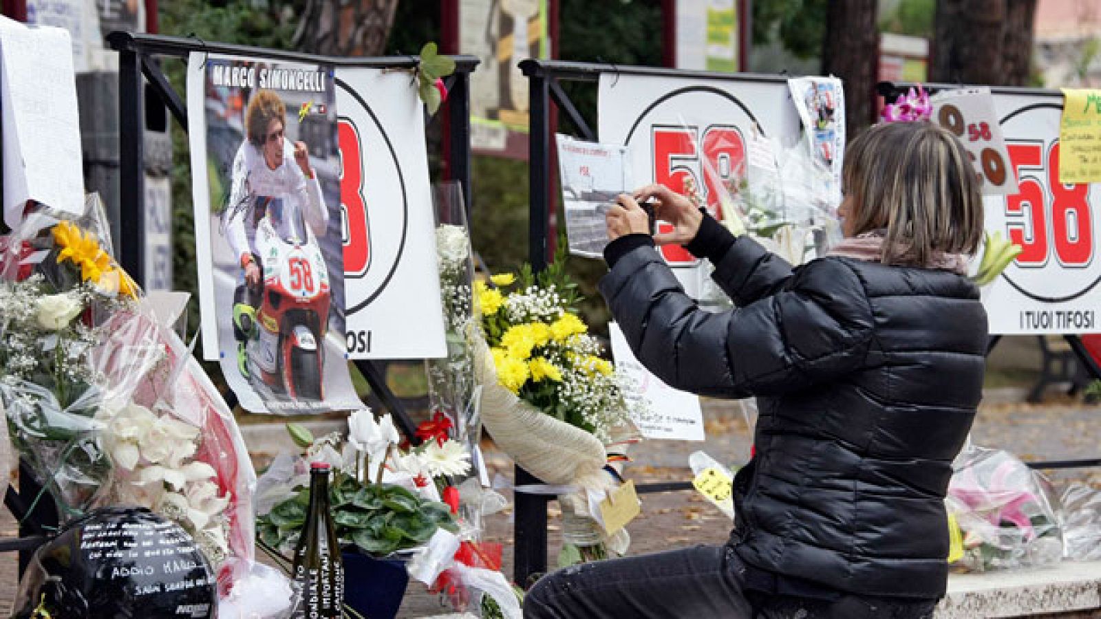 El 12+1 veces campeón del mundo de motociclismo, Angel Nieto, ha asegurado a TVE que la muerte del piloto italiano Marco Simoncelli "marcará un antes y un después" en el mundo de las dos ruedas. Para Nieto, la muerte se debe a que el "instinto es in