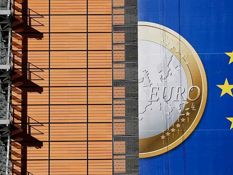 Europa intenta cerrar las cifras del plan global contra la crisis de deuda