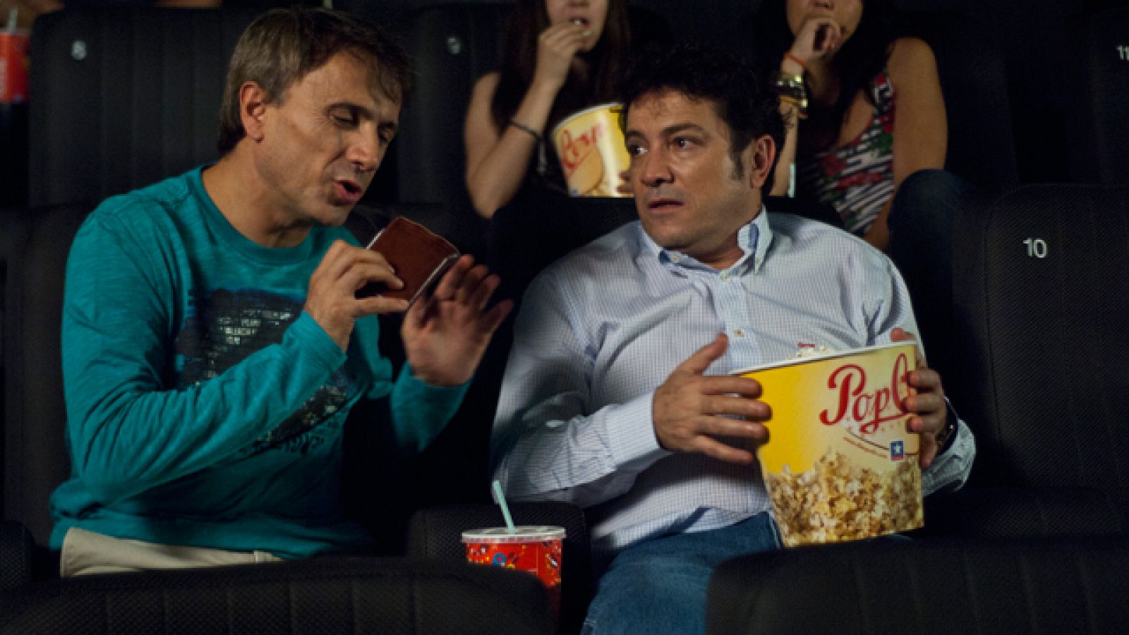 Palomitas, refresco...¡y un gorrón!