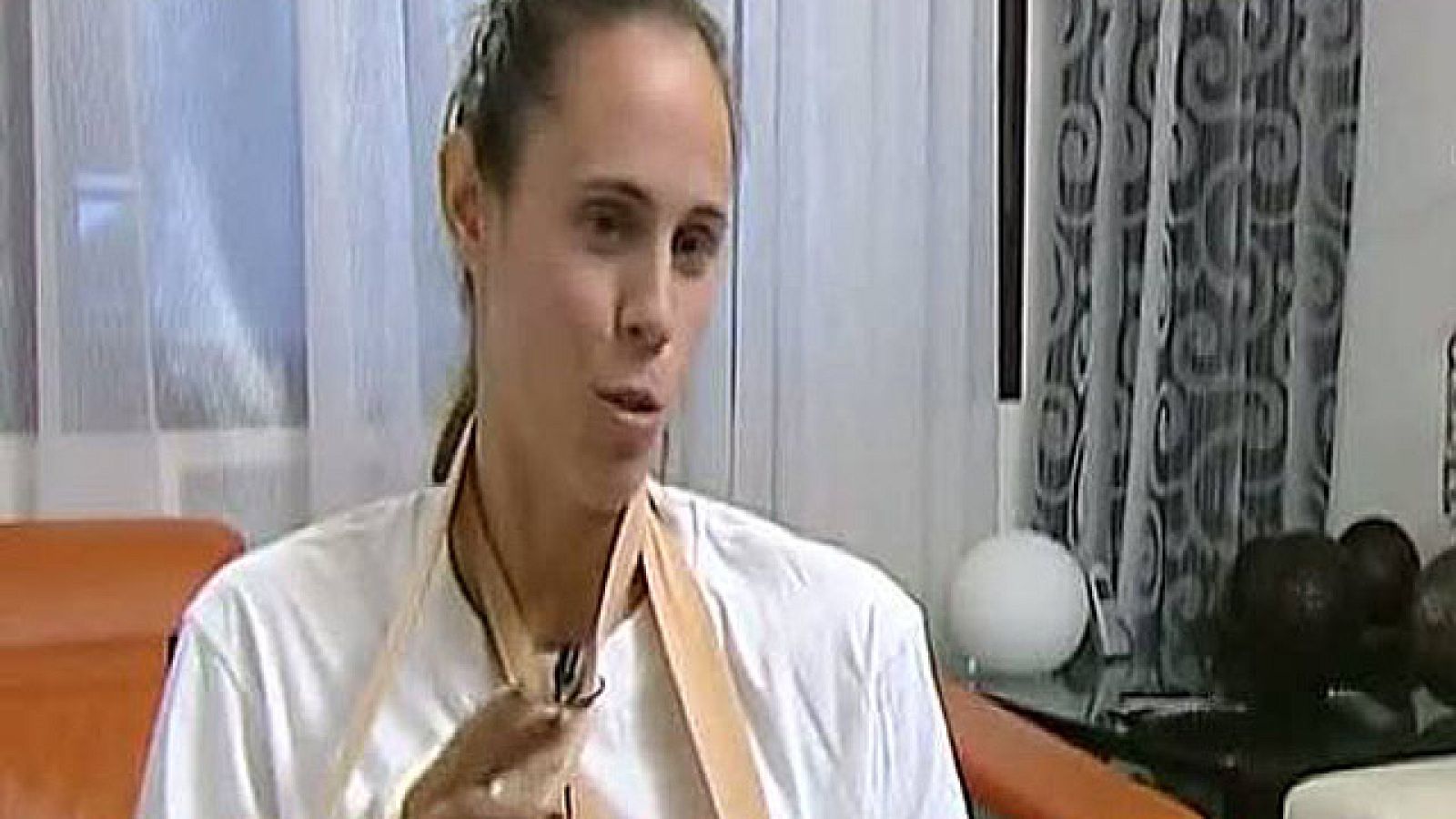 Amaya Valdemoro, que estará dos o tres meses de baja por una lesión en el radio en sus dos muñecas, ha analizado con TVE su actual situación, una dura etapa de la que espera salir con una buena noticia, que podía ser la invitación al preolímpico para