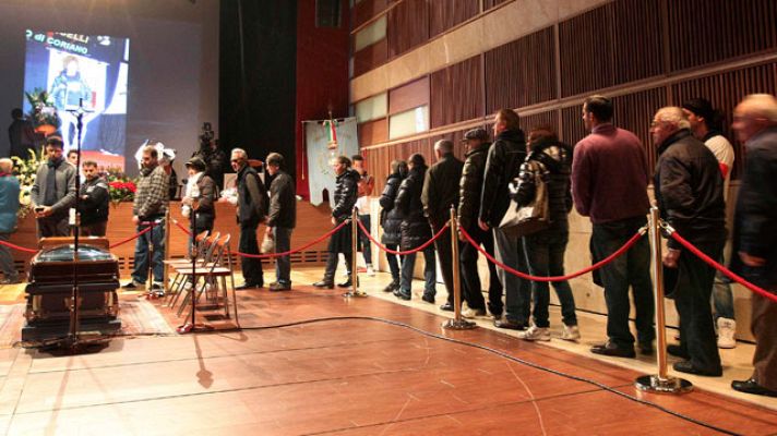 Telediario 1 - Largas colas para despedir a 'Sic'