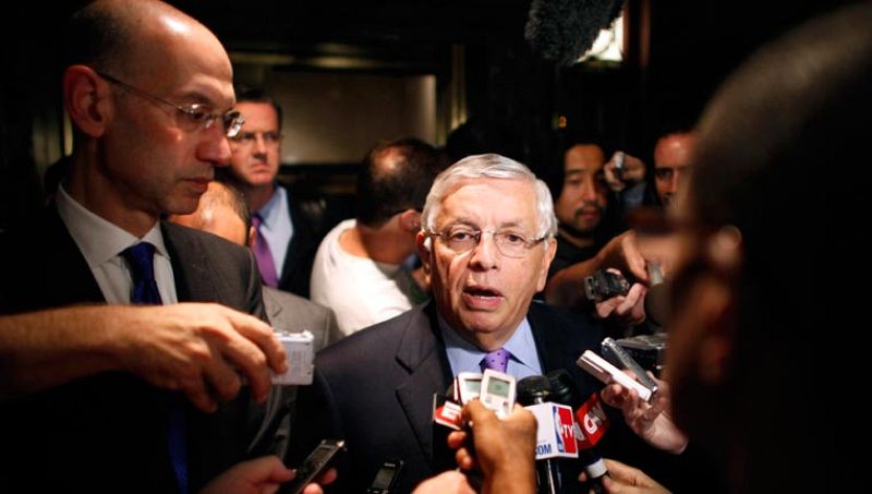 La patronal y los jugadores de la NBA concluyen una nueva reunión sin un acuerdo definitivo, pero con signos de querer terminar con el 'lock out' que mantiene la Liga paralizada