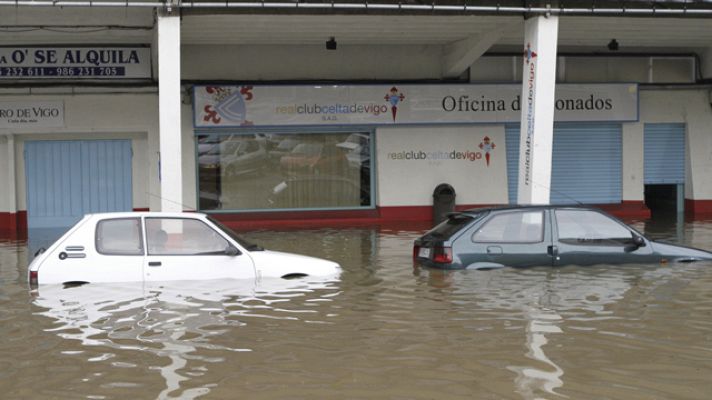 Telediario 1 - Inundaciones y desalojo de vecinos