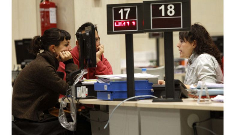 El paro sube hasta el 21,52% y roza los cinco millones | Ver