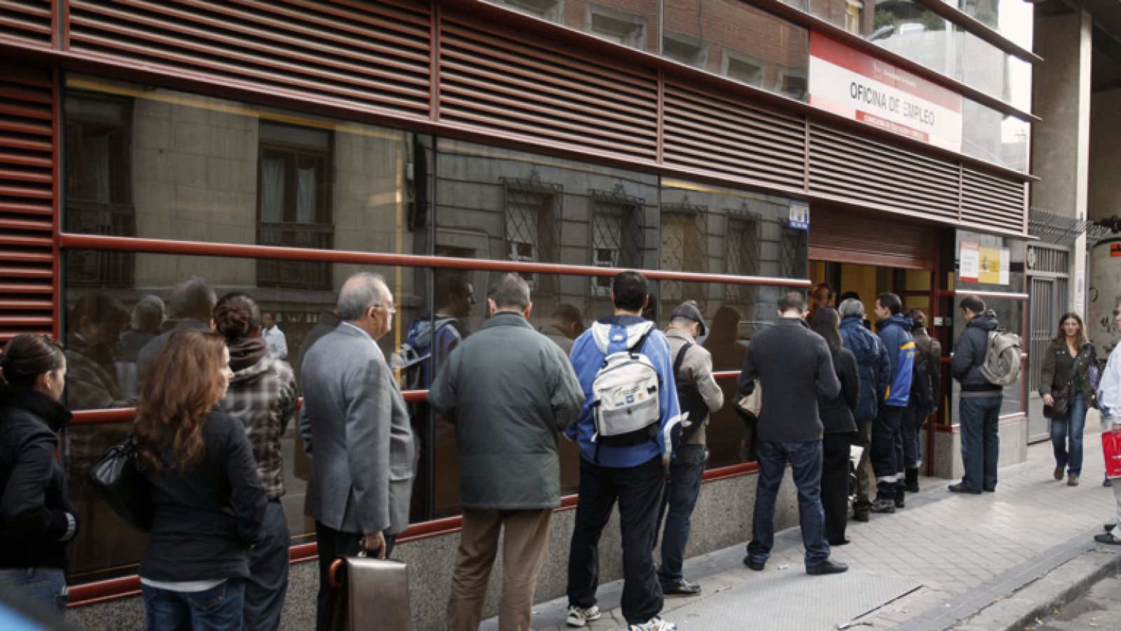 España roza los cinco millones de parados