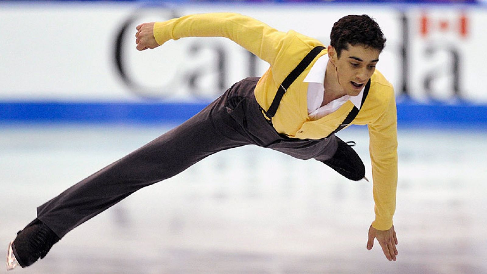 El patinador español Javier Fernández ha comenzado buen pie la temporada al destacar en la prueba disputada en Canadá, donde ha superado a dos campeones del mundo.