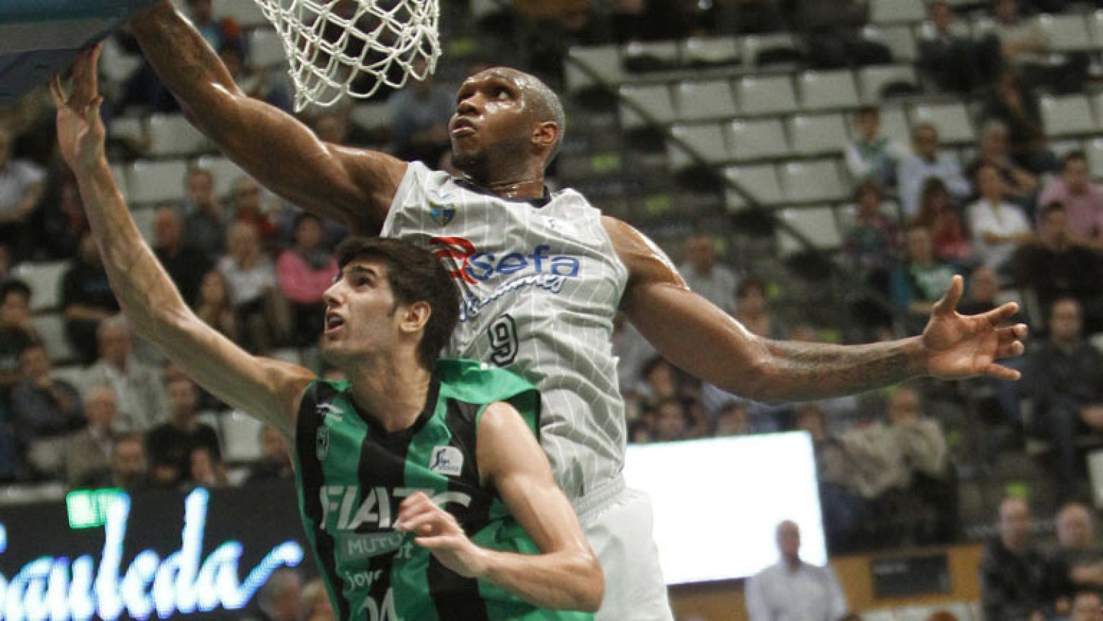 El Joventut vence al 'Estu'