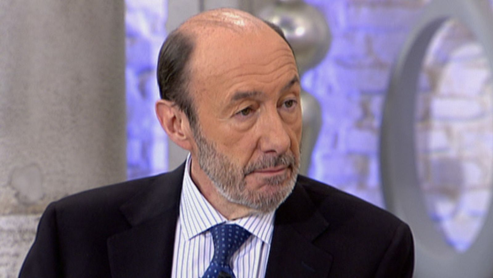 Rubalcaba cuestiona la bajada de impuestos que propone el PP