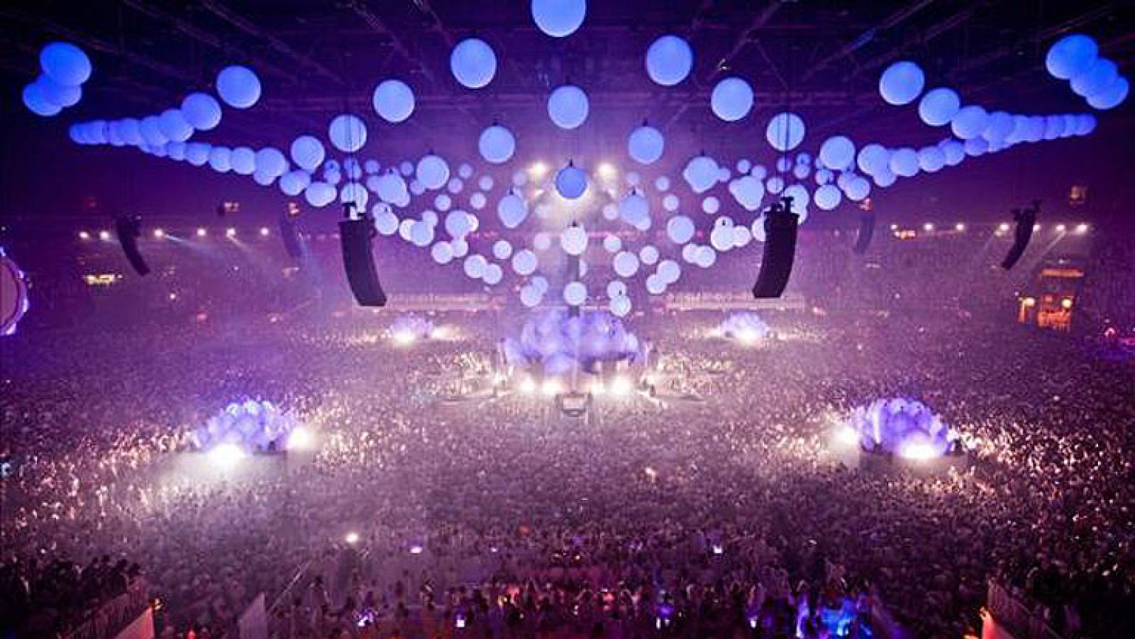 On Off: Electrónica en blanco puro - On Off | Ver