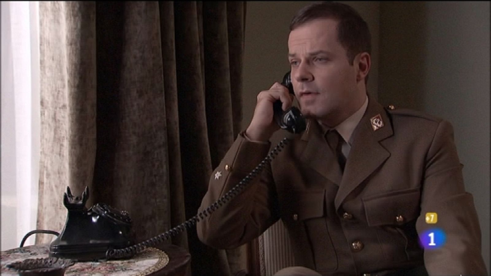 Amar en tiempos revueltos - T7 - Capítulo 41 - Asunción empuja a Trino para que le cuente a su madre lo del trabajo de Chelo - Ver ahora