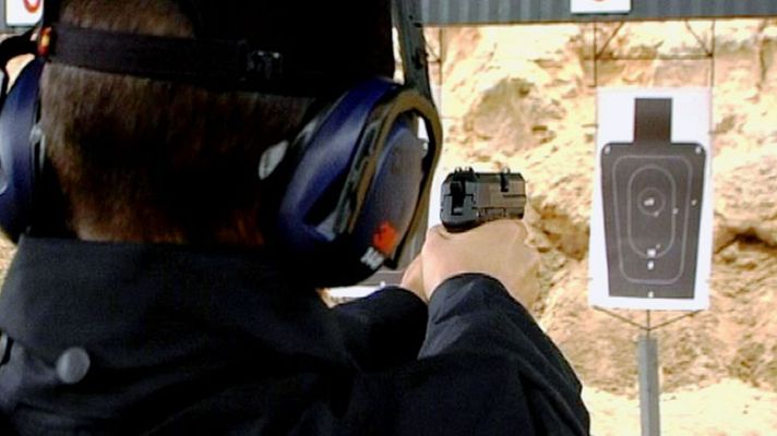 Comando Actualidad - Poícias aprendiendo a disparar