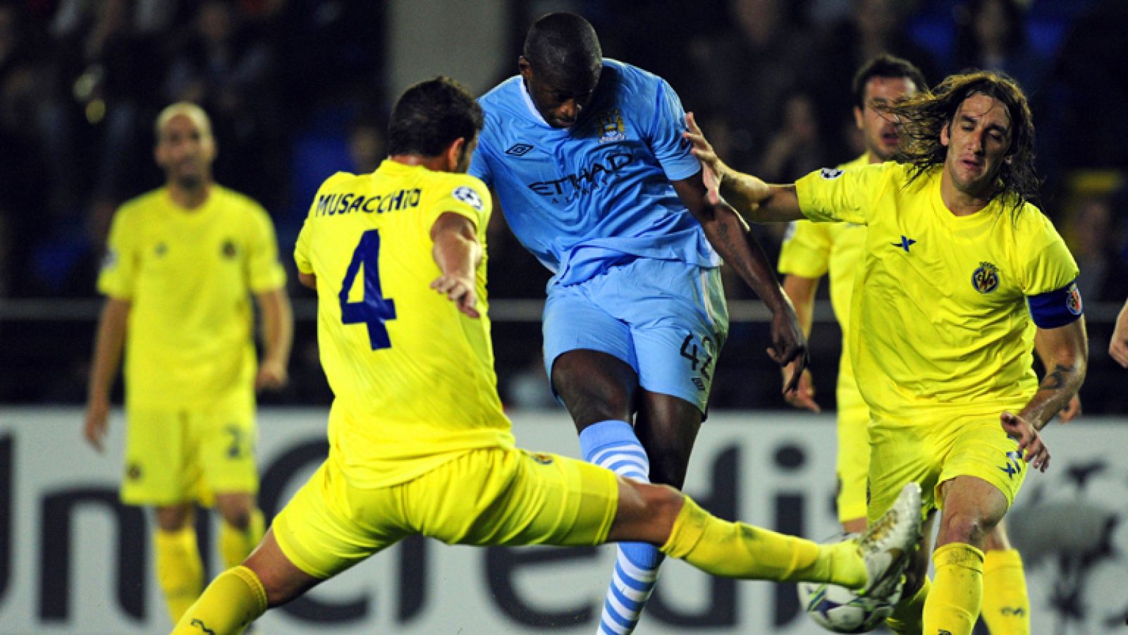 El Villarreal se ha despedido de la Liga de Campeones esta  temporada, a falta de dos jornadas para concluir la fase de grupos,  después de perder contra el Machester City en El Madrigal por 0-3,  con dos goles de Touré y otro de Balotelli.