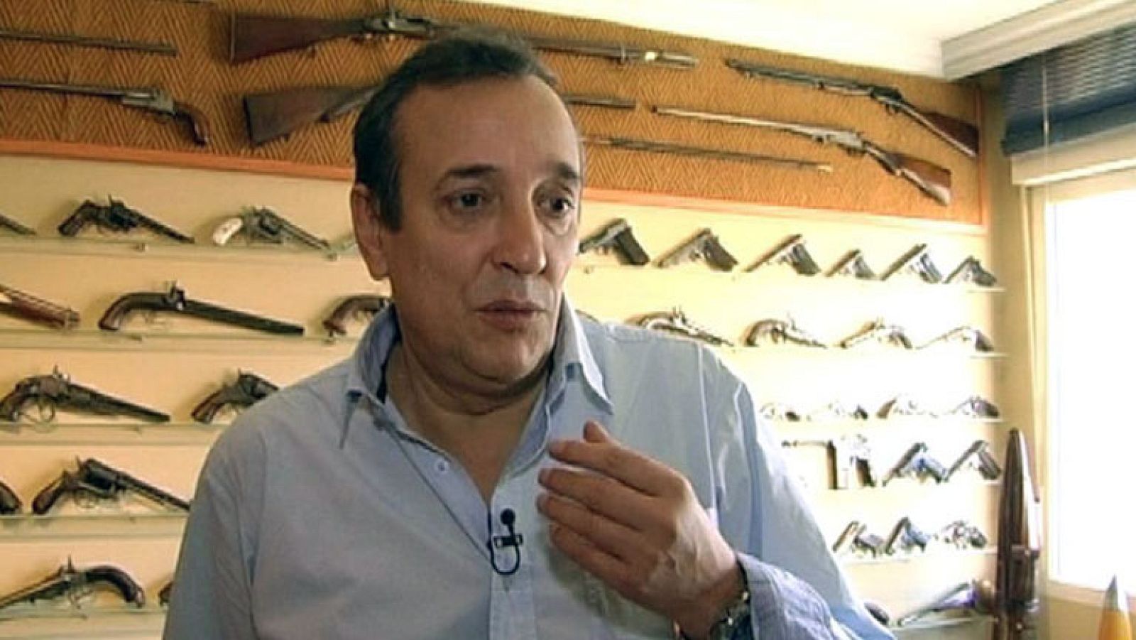 Comando Actualidad - Jugar con fuego - Coleccionista de armas