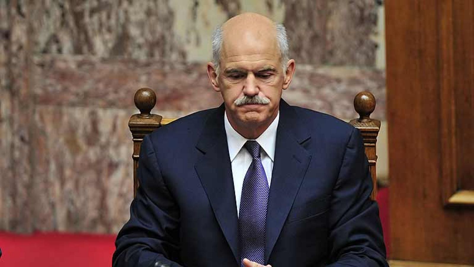 Pendientes de Papandréu, que anunciará cambios en su Gobierno - Informativo 24h | Ver