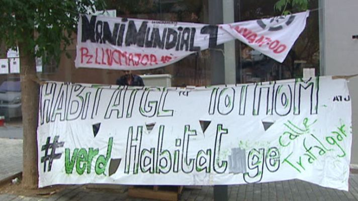 Telediario 1 - Familias ocupas en Barcelona