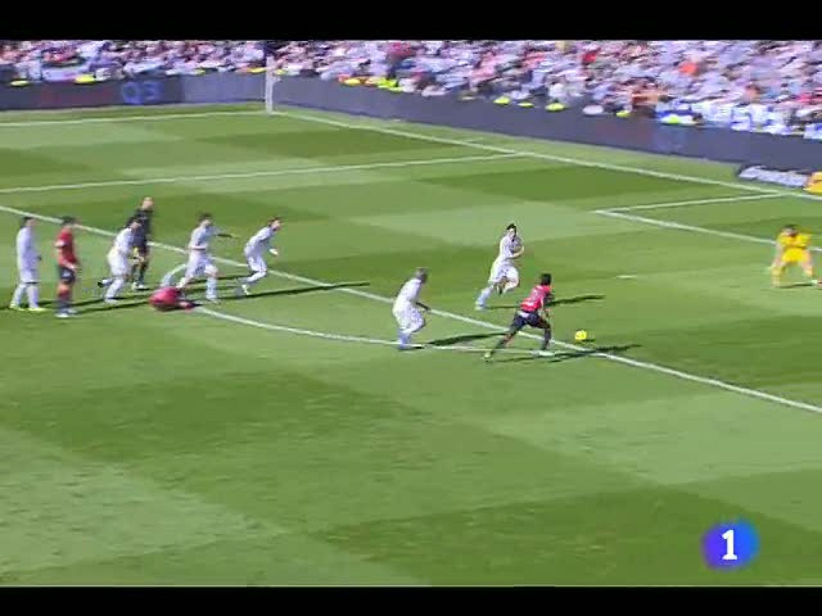 José Mourinho, técnico del Real Madrid, destacó la buena racha de su equipo al conseguir la décima victoria consecutiva goleando 7-1 a Osasuna, afirmó que todos los triunfos han sido merecidos. "Estamos jugando bien, serios, mereciendo totalmente est