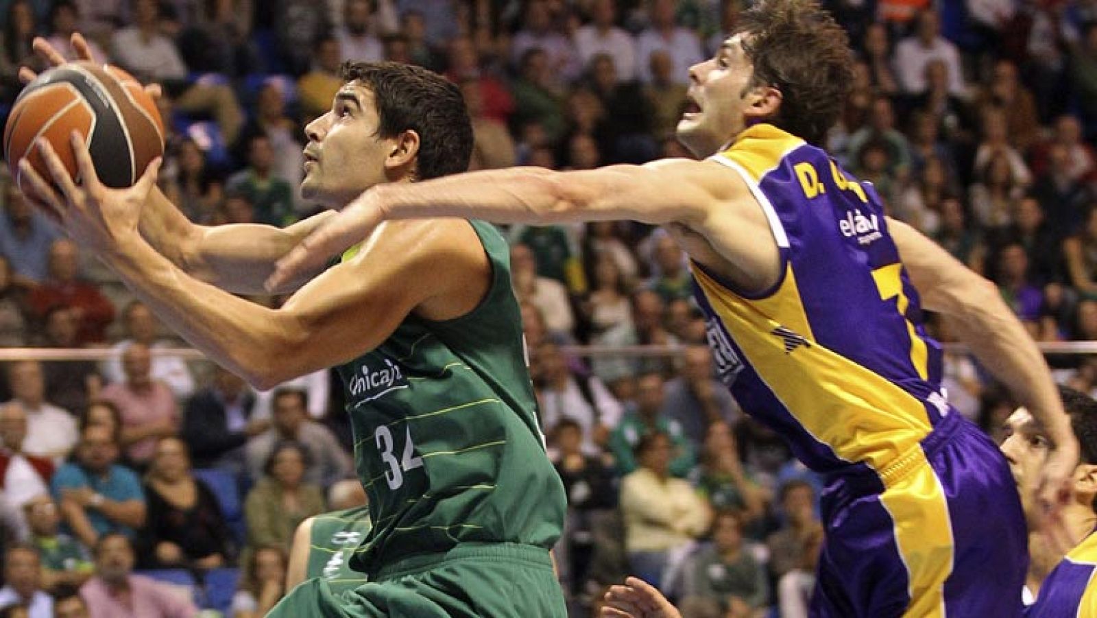 El Unicaja se impuso al Blancos de Rueda Valladolid en un partido en el que el marcador quedó sentenciado ya en el segundo cuarto