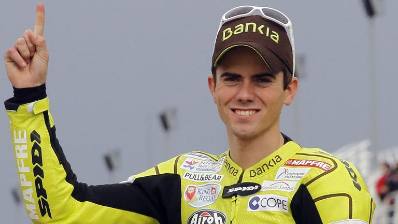 El piloto de Alcoy se proclama campeón del mundo de 125 cc, el único título que faltaba por decidir