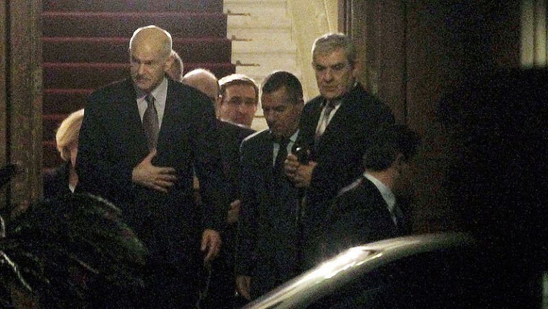 El primer ministro griego, Yorgos Papandreu y el líder opositor de Nueva Democracia, Antonis Samarás, han llegado a u acuerdo para la formación de un gobierno de coalición