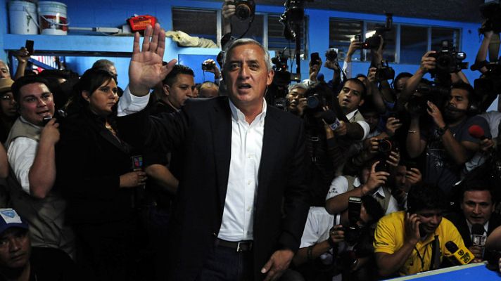 Telediario 1 - El general retirado Otto Pérez Molina gana las elecciones presidenciales de Guatemala