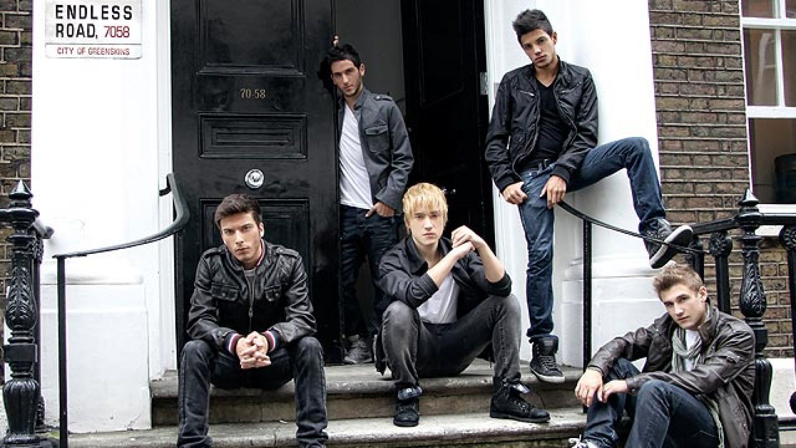 Single "Last night on earth", incluido en el álbum 'Endless Road' de Auryn. Es uno de los participantes noveles en el Disco del año 2011 de TVE.