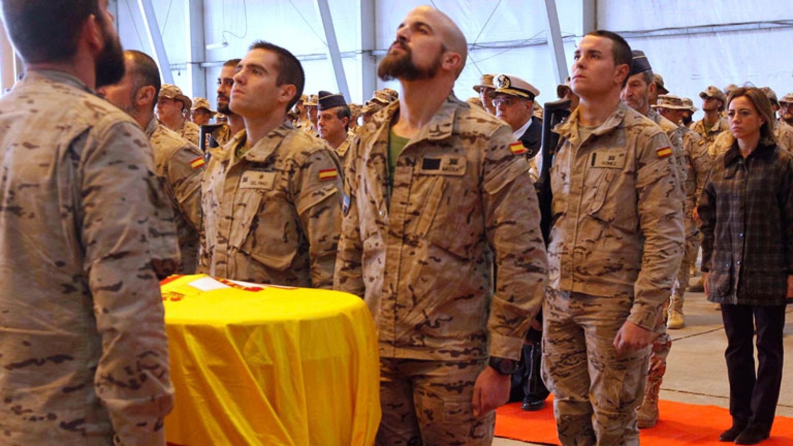 Chacón afirma en Afganistán que "queda menos misión pero no menos peligro"