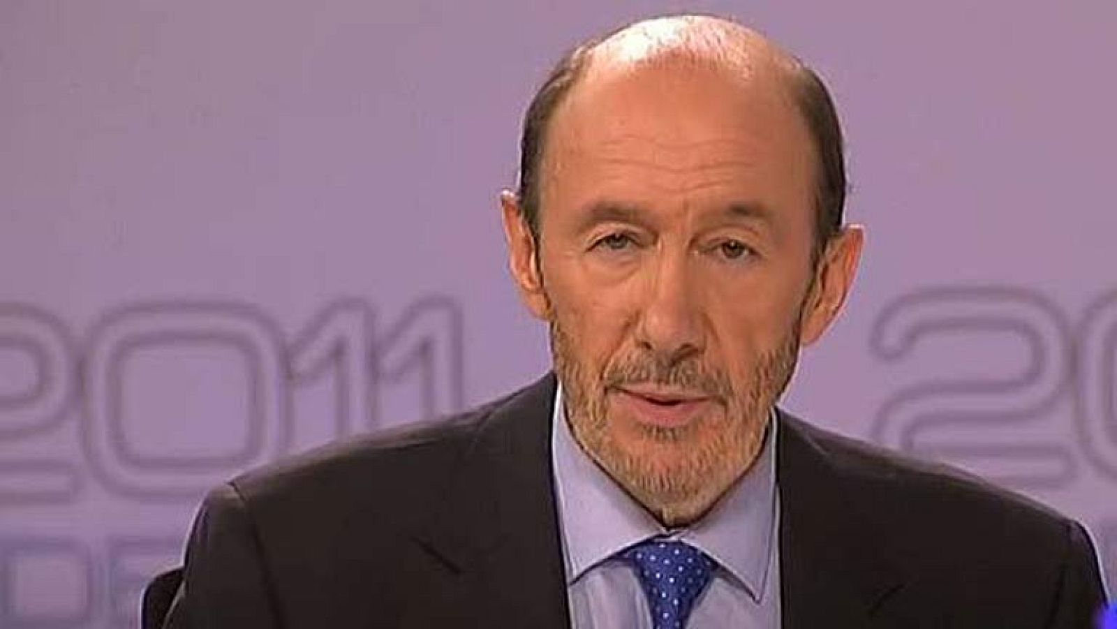 Rubalcaba apela a los electores para que acudan a votar.