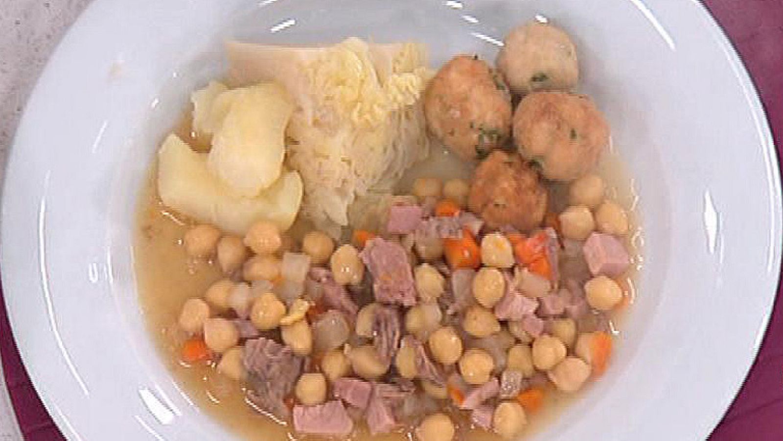 Saber Cocinar - Cocido de garbanzos y bolitas de pollo - 08/11/11 - RTVE Cocina | Ver