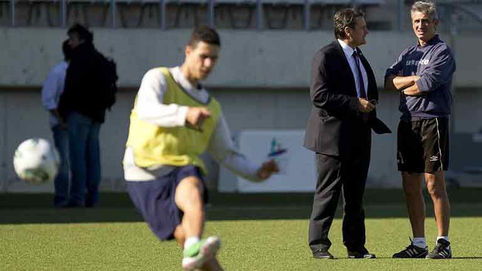 La venta de entradas en el estadio del Hospitalet para recibir al Barça en Copa del Rey no marchaba este miércoles a buen ritmo. Solo 1.000 entradas vendidas, y el presidente del club catalán culpa al horario del partido: a las 22:00.
