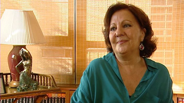 Telediario 1 - Carmen Linares colabora con una ONG