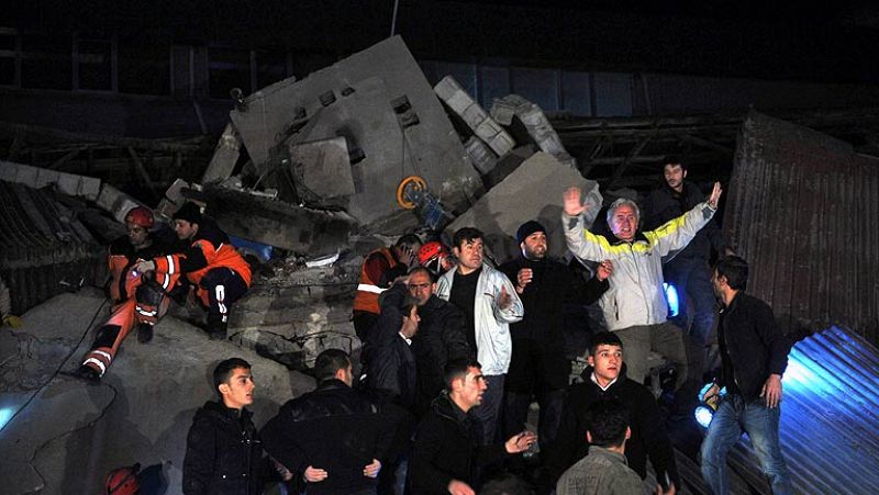 Telediario Matinal en cuatro minutos - 10/11/11 | Ver