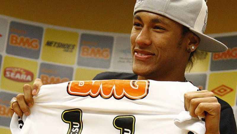 El delantero brasileño ha firmado la ampliación de su contrato con el Santos hasta 2014. FC Barcelona y Real Madrid siguen a la espera de la nueva perla 'canarinha'