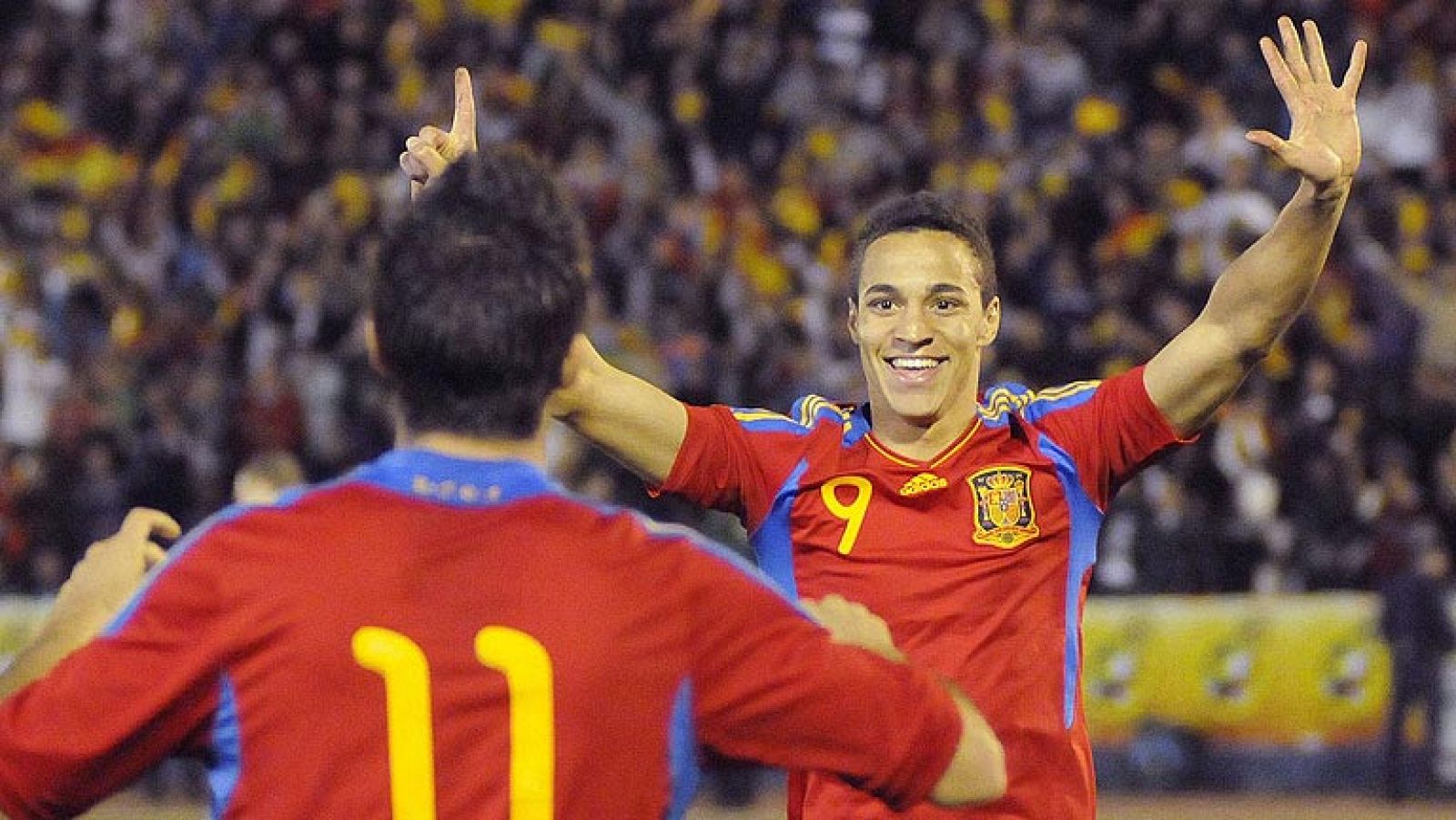 España pone la cara colorada a Estonia | Ver