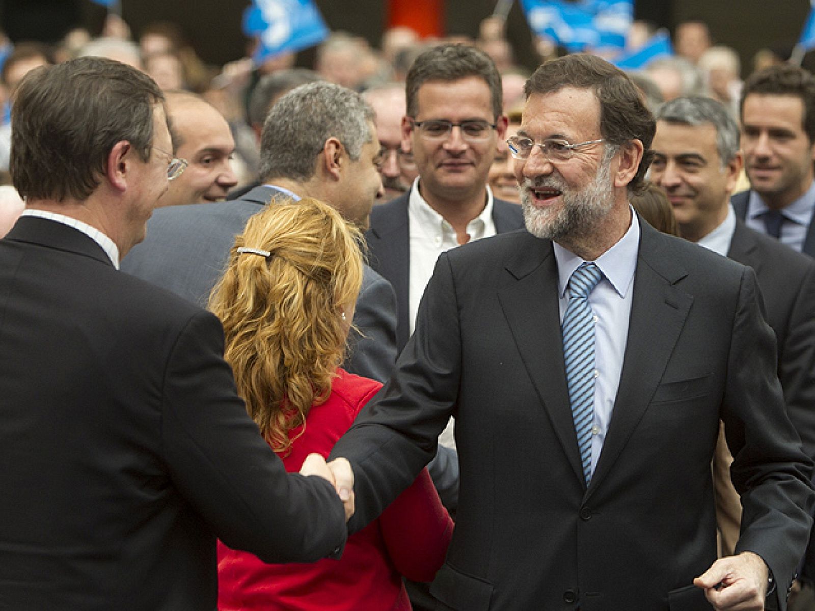 Rajoy pide la "disolución irreversible" de ETA en su primera visita al País Vasco en campaña electoral