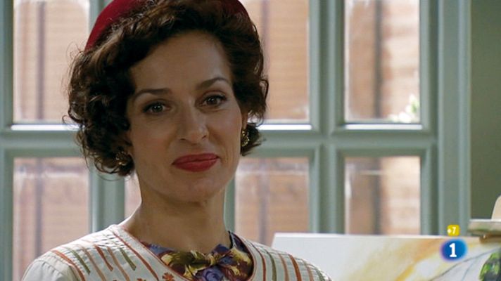 Amar en tiempos revueltos - Angélica, informadora en 'Sucesos'