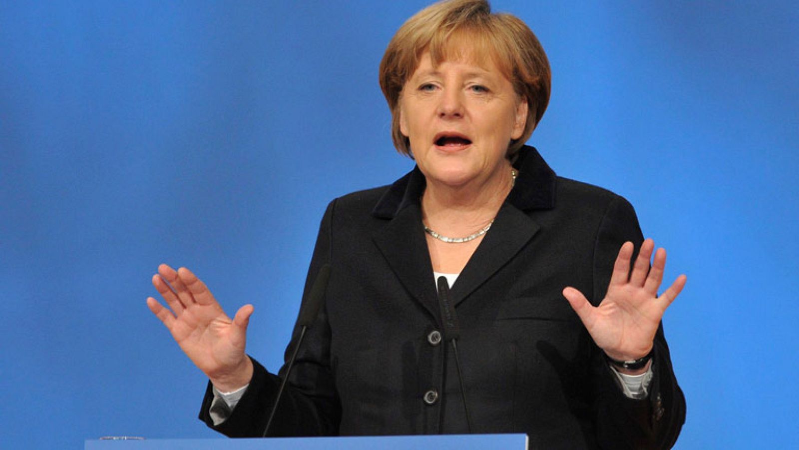 Angela Merkel afronta el congreso de la CDU para buscar el reencuentro con sus bases