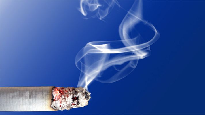 Telediario 1 - La U.E y el cigarrillo inteligente