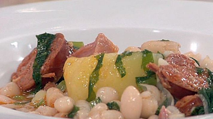 RTVE Cocina - Pote con judías, grelos y ensalada