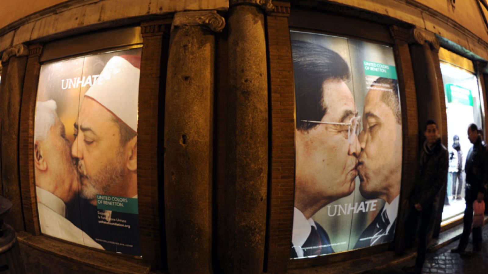 Benetton retira un anuncio en el que dos líderes religiosos aparecían besándose