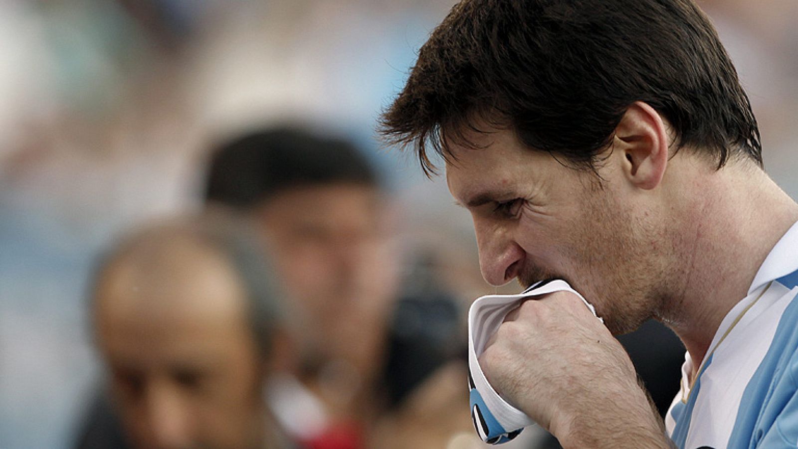 Los internacionales argentinos Leo Messi y Javier Mascherano, recién llegados de la concentración con su selección, han hecho esta mañana trabajo de recuperación en la Ciudad Deportiva Joan Gamper. Estaba previsto que ambos se reincorporaran a los en