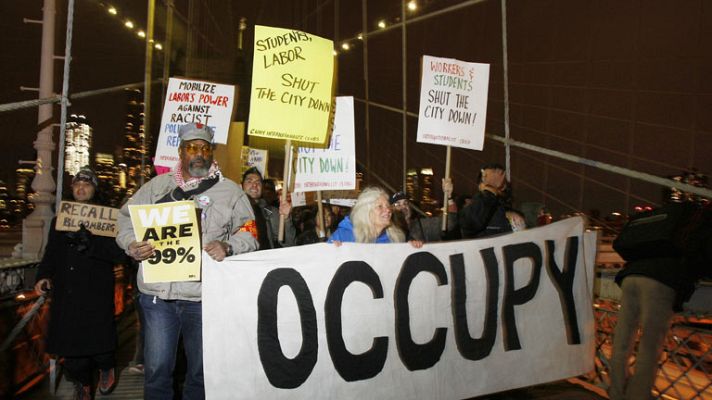 Informativo 24h - Miles de personas trasladan su indignación al emblemático puente de Brooklyn