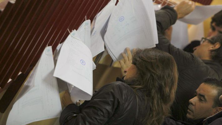  - "Absoluta normalidad" en la apertura de los colegios electorales, con algún retraso por las lluvias